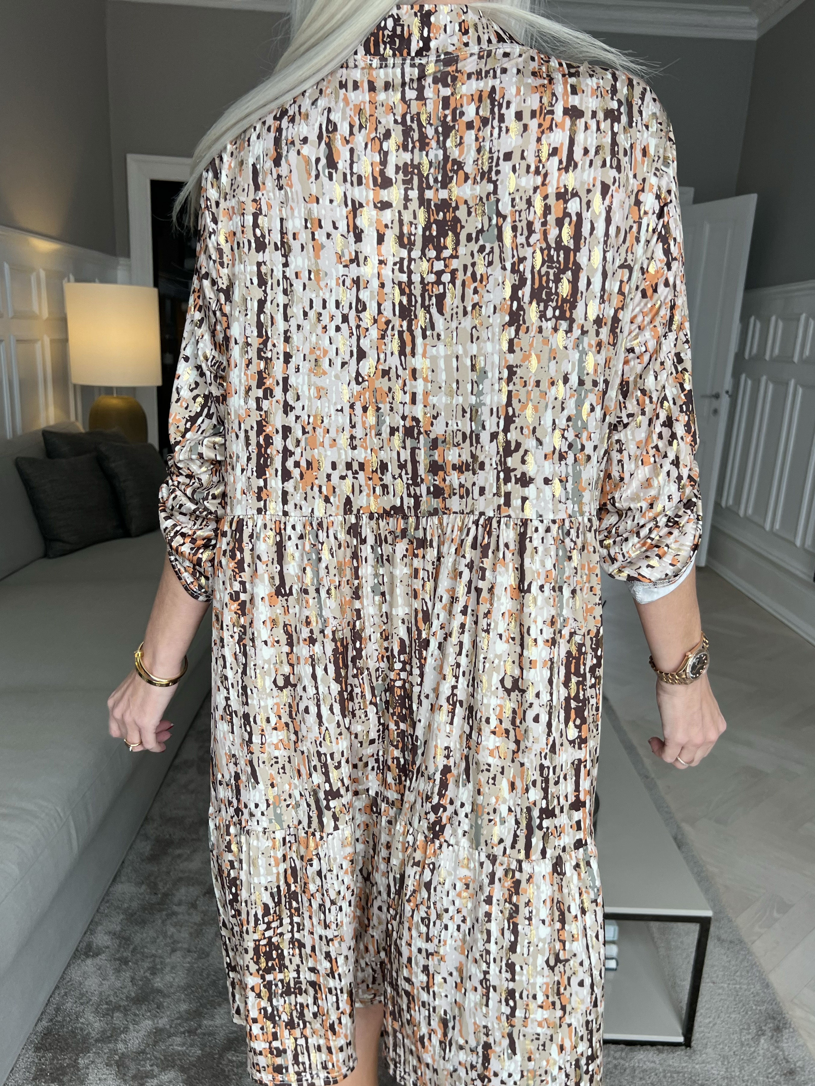 Milano Pattern Midi - Mönstrad klänning med lager på lager look